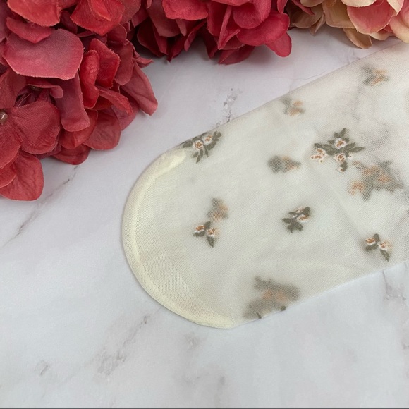 Sheer White Seamless Pantyhose with Delicate White Flowers and Green Leaves - Picture 13 of 16